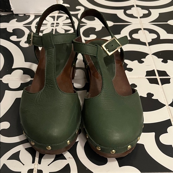 Argilla Shoes - Women's Green Leather T-Strap Clog Mules